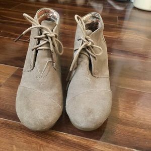 Toms suede booties